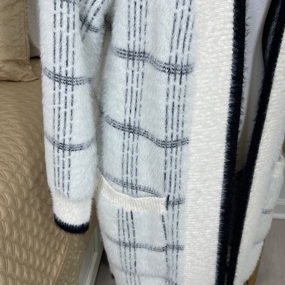 Heartloom Duster Sweater Size Small - Picture 4 of 8